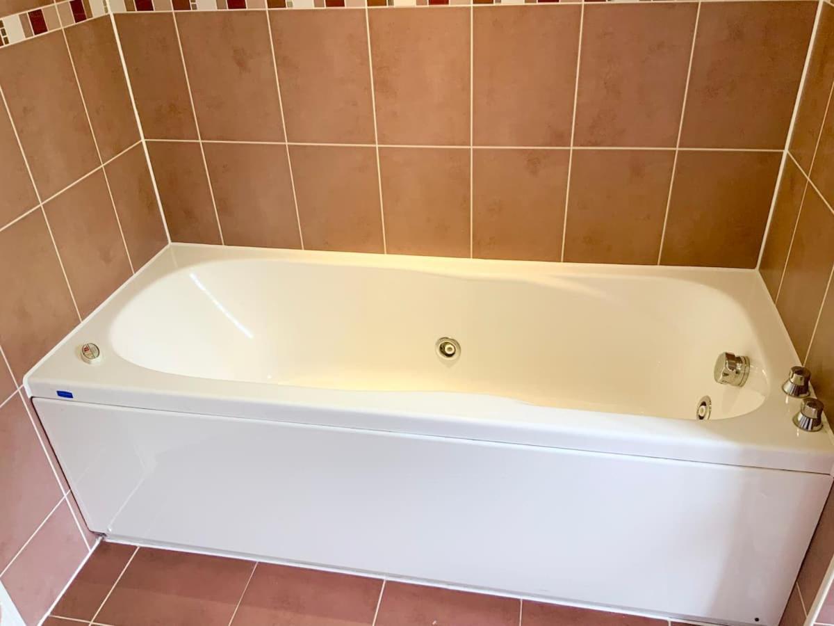 Luxurious Executive 4 Bedroom Whole Home | For 10 翰索 外观 照片